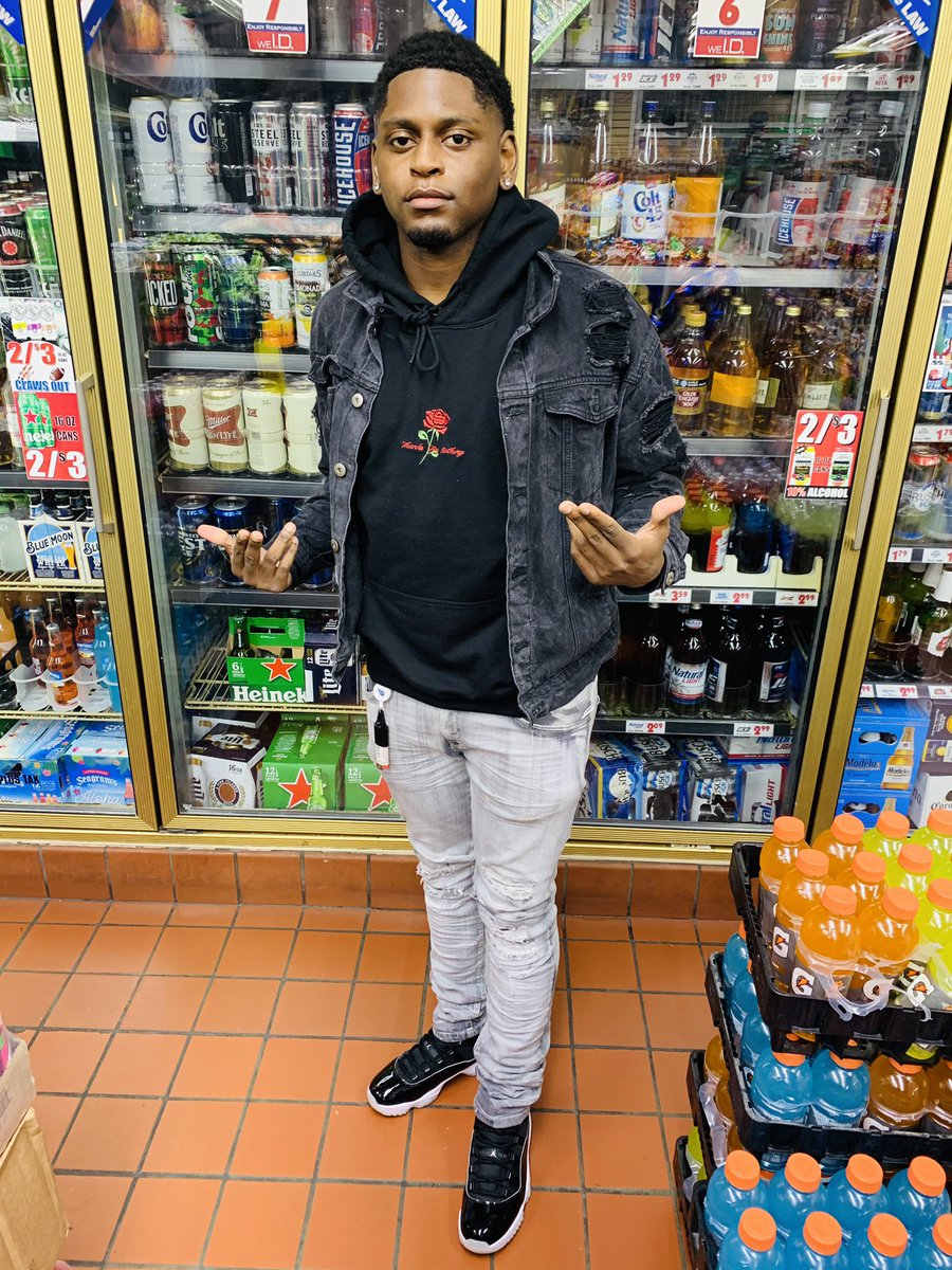 Kvng901's tweet photo. If I Like It I Spend Money On It💰Get Whatever From Me🖤™️ https://t.co/Grn1R99o6u
