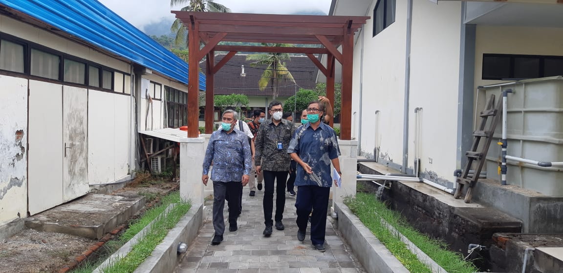 bppsdm_kp's tweet photo. #SobatBahari , Kepala #BRSDM @sjariefwidjaja didampingi Kepala @pusriskel @in_radiarta melakukan kunjungan kerja ke #BBRBLPP @RISET_GONDOL ,(12/12). @kkpgoid @pusriskan #RisetdanSDMKP #UntukIndonesiaMaju https://t.co/WVG7UNDLZr
