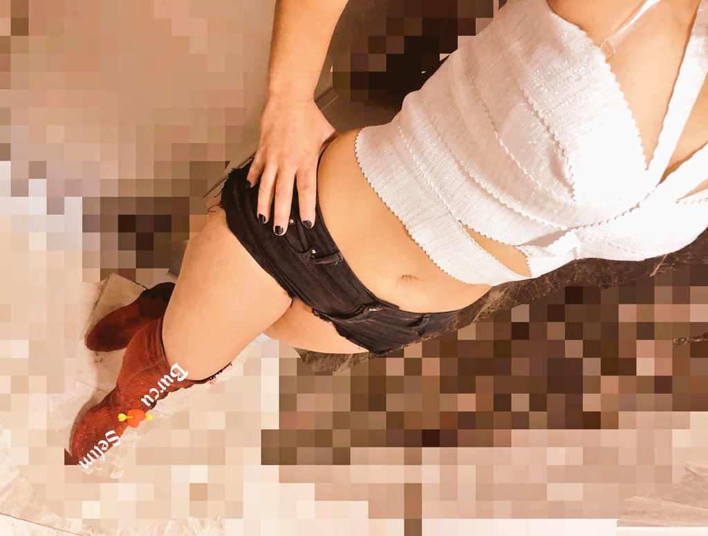 🙋Güzel kalbi olan insanları sevin.
              Onlar sizin kalbinizi de
                      Güzelleştirir.