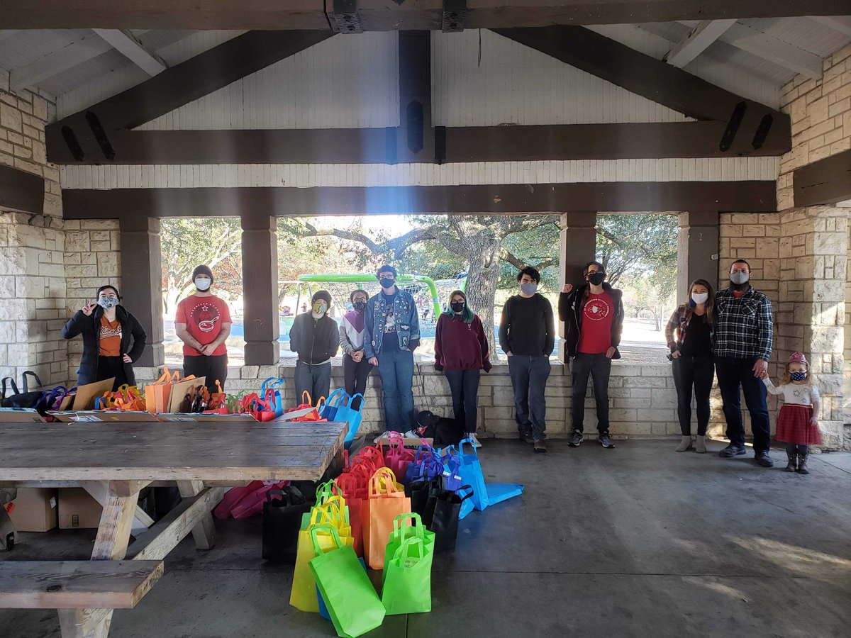 DSA_NorthTexas's tweet photo. Here's our comrades putting together donations for our Free Holiday Store Pop-Up! We'll be accepting more donations Sunday, Tuesday, Thursday and Friday. https://t.co/58crBubHZN