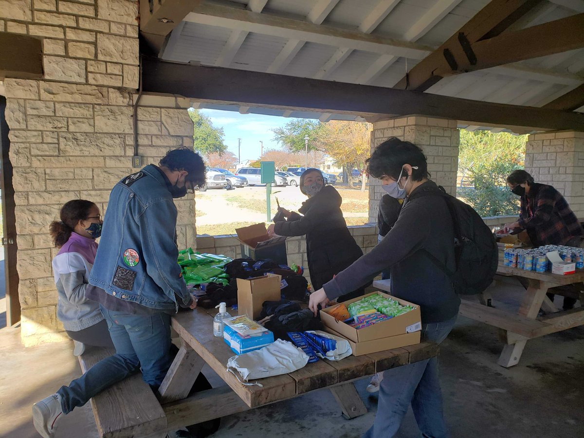 DSA_NorthTexas's tweet photo. Here's our comrades putting together donations for our Free Holiday Store Pop-Up! We'll be accepting more donations Sunday, Tuesday, Thursday and Friday. https://t.co/58crBubHZN