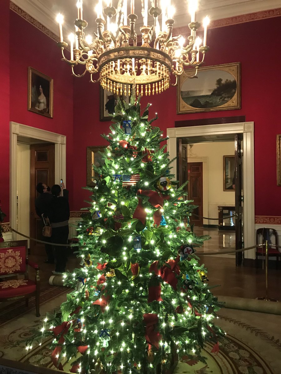 splappert's tweet photo. ⁦@FLOTUS⁩ The White House was beautifully decorated. https://t.co/e93KHgGhcT