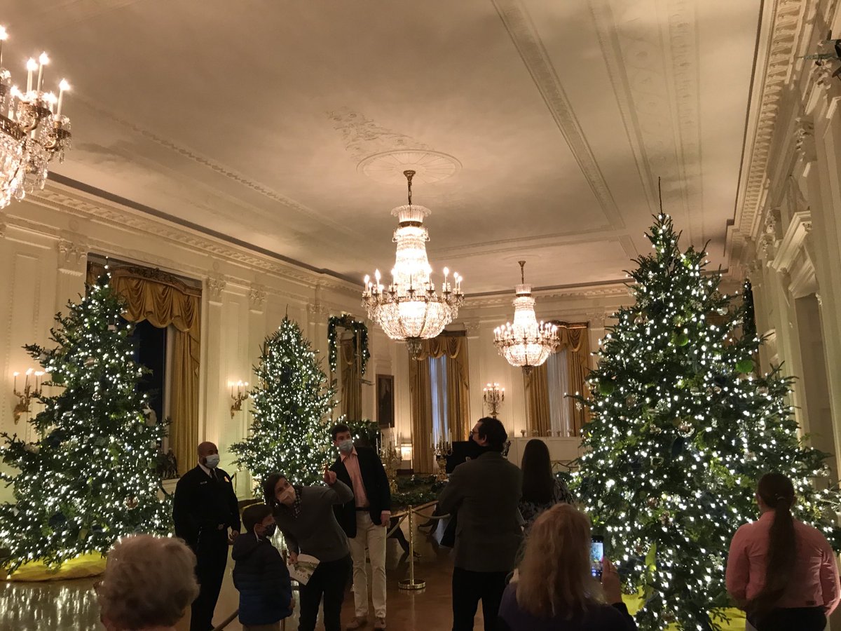 splappert's tweet photo. ⁦@FLOTUS⁩ The White House was beautifully decorated. https://t.co/e93KHgGhcT