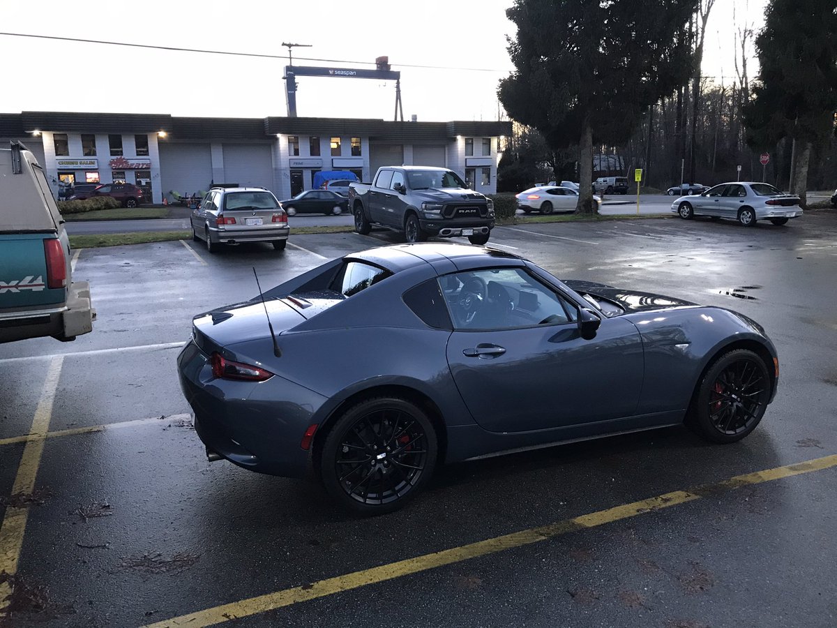 I only did parking lots because it’s going to rain tomorrow. Gave a few more away and didn’t take pictures. Last one was this e39 540it in the back. Fun afternoon.