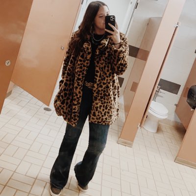 CarlyGump's tweet photo. #NewProfilePic it’s the cheetah fur coat for me 🤪 https://t.co/jfDZ7Cmmu0