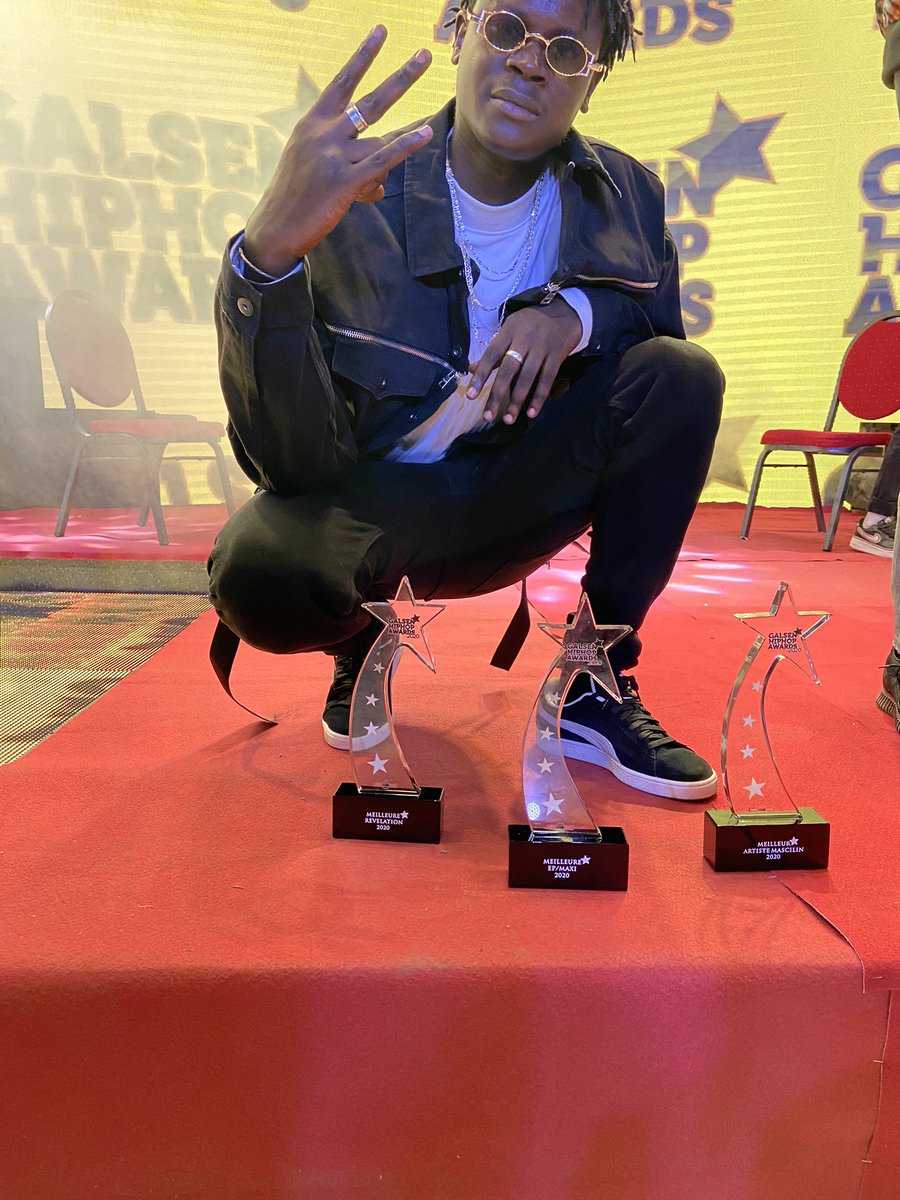 ashsthebest's tweet image. -Meilleur Ep🏆
-Révélation de l’année🏆
-Artiste de l’année🏆
-Man Of The Year 🏆
Une année riche en émotion malgré le contexte un grand MERCI à tous ceux qui soutiennent et me poussent tout le temps à aller de l’avant.
Je vous dédie ces trophées 🏆❤️
#Ashsthebest
#ManOfTheYear