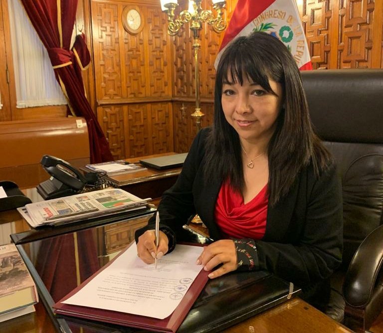 congresoperu's tweet photo. La presidenta del Congreso, Mirtha Vásquez, firmó la Resolución Legislativa que aprueba la Convención Interamericana sobre la Protección de los Derechos Humanos de las Personas Adultas Mayores, ello permitirá implementar políticas de acuerdo a las necesidades de este sector. https://t.co/lLuf3UqLry