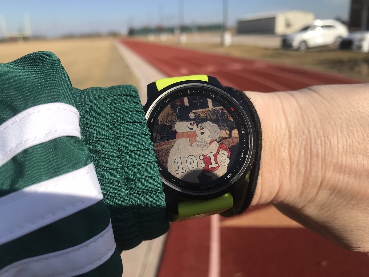JenniferMGarner's tweet photo. Life is about choices. You can choose to sleep in on the weekends or you can choose to get up and train to work toward your goals. @Garmin @GarminFitness @Adam_C_Garner #Garnerstyle #workharddreambig https://t.co/480mNf1dGH