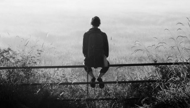 PRedondas's tweet photo. Solo los tontos creen 
que el silencio es un vacío.
No está vacío nunca.
Y a veces la mejor manera 
de comunicarse es callando.

Eduardo Galeano https://t.co/1Gjf3fGZNK