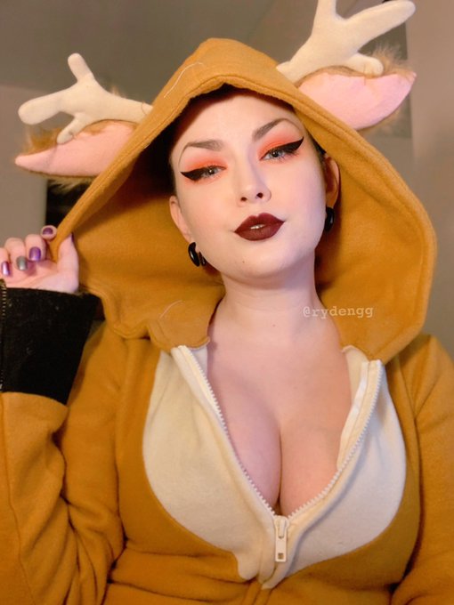 just one of the reindeer 🎄💫✨ https://t.co/dBmS8uazar<a href="/tag/mvsales"class="tags"><span>#mvsales</span></a>