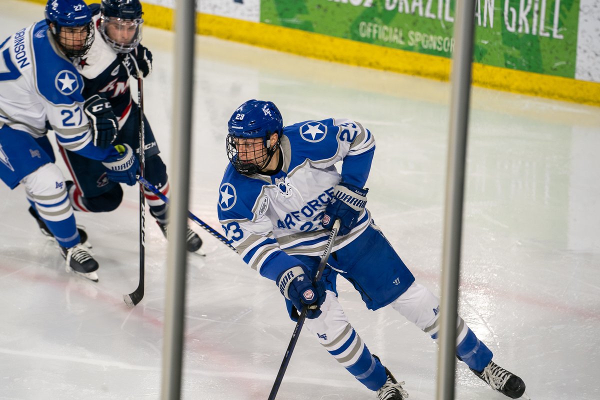 AF_HKY's tweet photo. Some 🔥 📸 from the first 2 periods #LetsFly ⚡️ https://t.co/Rl85OPqAe7
