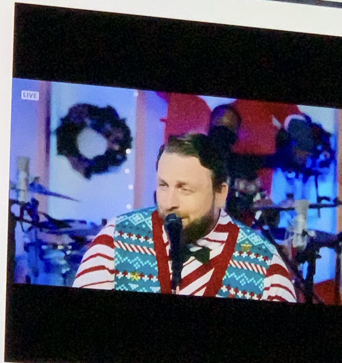 MsBuragina's tweet photo. Supporting @marchofdimescda with @JohnnyReid’s virtual charity Christmas show. Beautiful misic for a great cause! #letsgetjolly 🎶🎄 https://t.co/NDdgJLS94p