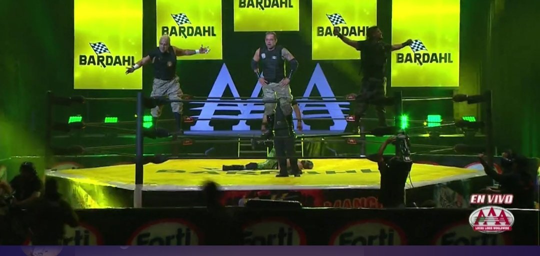 Los integrantes del Poder del Norte quienes salieron victoriosos en el primer combate de Lucha Libre AAA Triplemanía XXVIII