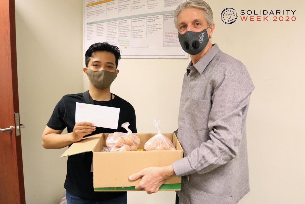 FairmontJakarta's tweet photo. Distributing sembako & cash donation to some of our ex-colleagues whose working contracts have ended this year. We hope it could provide them with some support during these times.
#SolidarityWeek2020 #ALLInSolidarity #ALLHeartists #FairmontJakarta https://t.co/yqfmkEqdW2