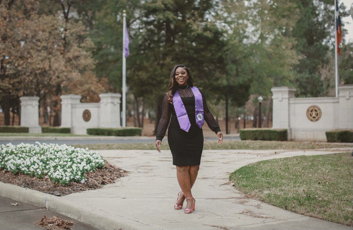 iRckDaPrettyWay's tweet photo. Proud of myself for never giving up on ME! It’s all for her...her mom is a college graduate! 💪🏾❤️
#SFAGraduate👩🏽🎓
#3rdGenerationEducator🍎
#Mathematics4-8📚 https://t.co/BqTJL1iMbZ