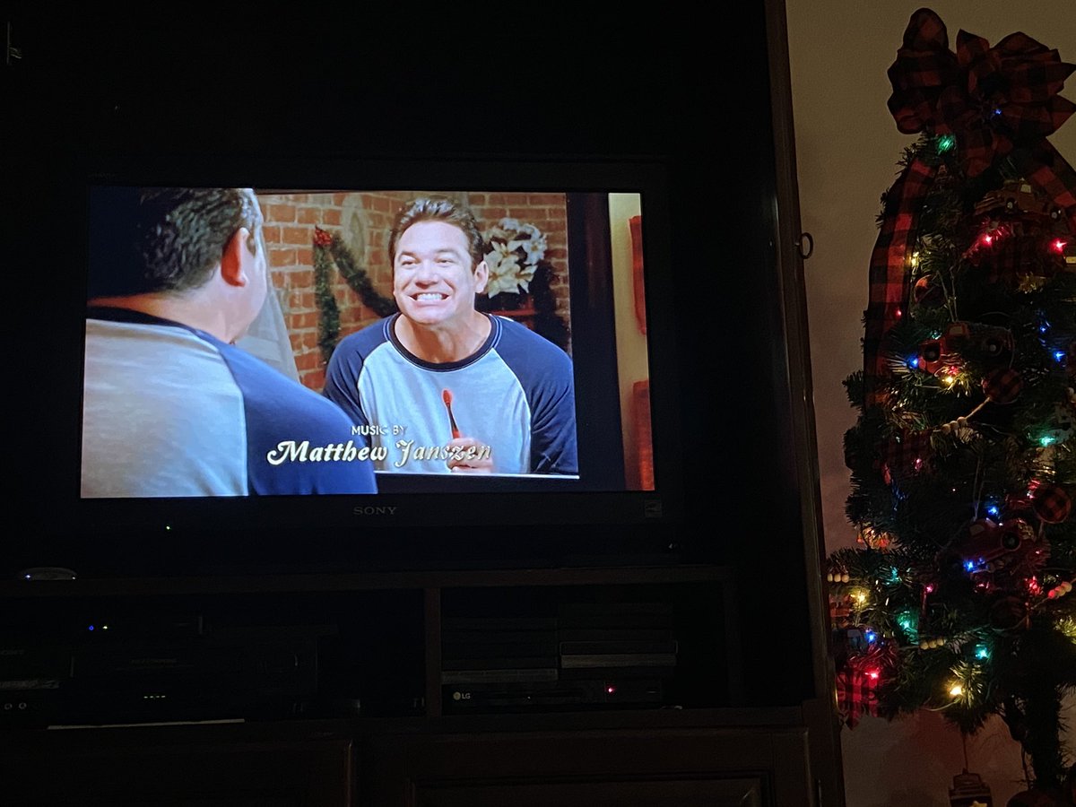darla_tapp's tweet photo. It’s a #BroadcastingChristmas kind of night with @deancain and @MelissaJoanHart . 💚❤️ https://t.co/cyTmOUWfTY