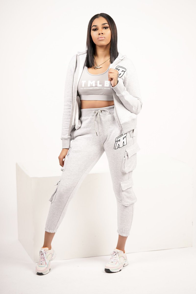 CEOBigBossup's tweet photo. Dropping these exclusive TM Jogger Sets w/ T-Shirts & Sports Bras tomorrow at 2PM ... Both men & women sizes. Popup Shop info ⬇️ #TMLB These will also be available online for purchase https://t.co/k4X3H3Rym9