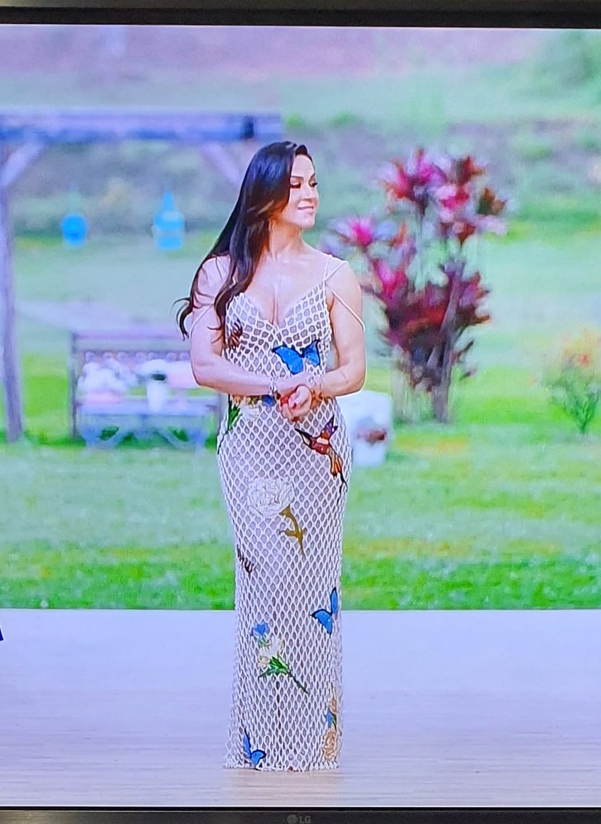 elysohn's tweet photo. Mulé @NADJAHADDAD que vestido lindo!!! Poderooooosa como sempre 👏🏻👏🏻👏🏻👏🏻👏🏻
#BakeOffBrasil #FinalBakeOff https://t.co/yk5KUa9Odd