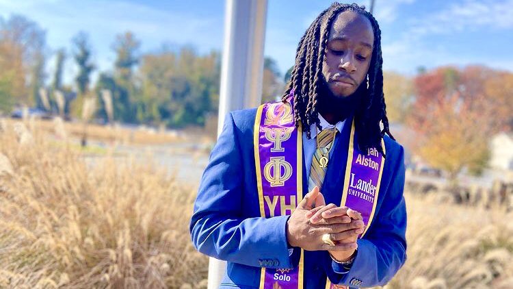 LanderAthletics's tweet photo. Graduation looks good on you, Bearcats!

#cLawsUp https://t.co/uwcKqd6uGn