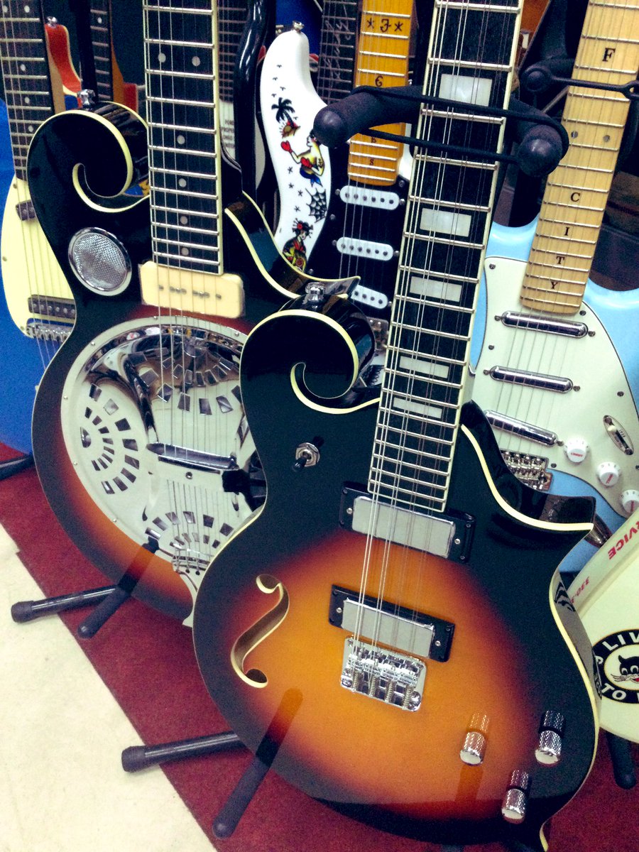 apollonmusic's tweet photo. 【新潟店】ちょっと面白い楽器達　が続々入荷中ぅ〜🥳
#Eastwood
#Baboushka
#エレクトリックマンドリン
#リゾネーターギター https://t.co/gUPocWhcLM