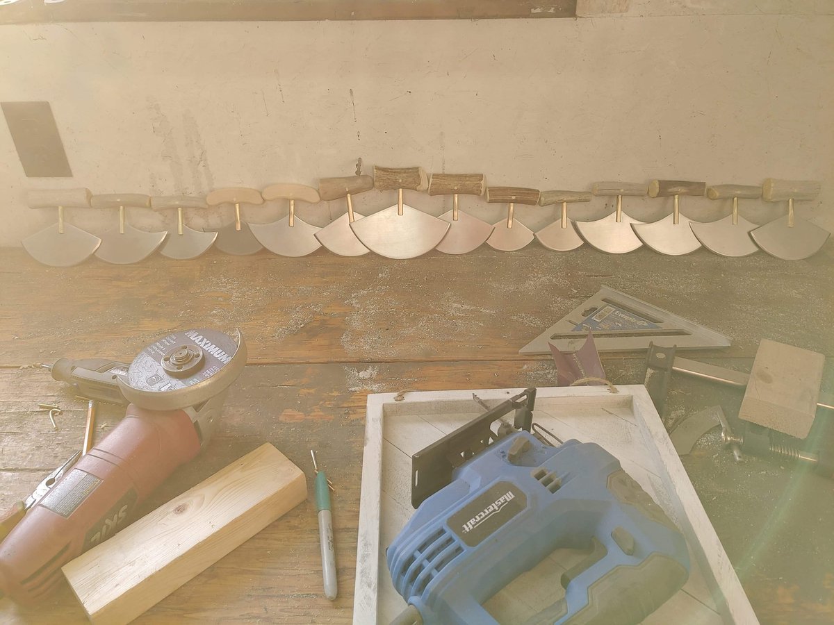 art_inuk's tweet photo. Finished these off tonight.
#inuit #ulu #urbaninuk https://t.co/qtLQ3avs3a