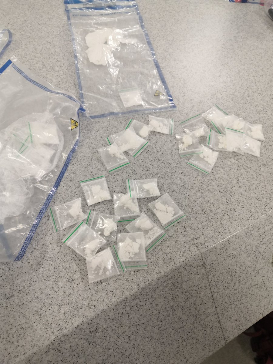 MetTaskforce's tweet photo. Tremendous Taskforce success last night after a stop on #ColdharbourLane @LambethMPS PD Reggie assisted U43 us as we found 34 snap bags of class A &amp; £4770 hidden in a car. Both parties have been charged &amp; remanded today. #StopAndSearch^4823U https://t.co/Z1Bjvz62iJ