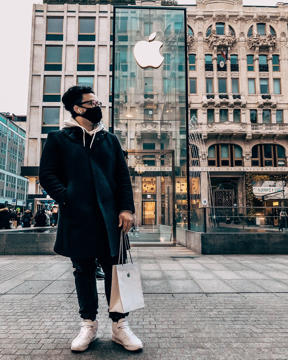 engelsevem's tweet photo. Me he vuelto a cambiar de #windows a #mac 💻 🔥
#engelseven #foto #iphonex #fotoconelcelular #appleiphone #shotoniphone #fotodelgiorno #fotografia #fotografo #photooftheday #photographer #streetphotographer #youtubers #milano #piazzaliberty #apple #magicmause #macbookpro https://t.co/VBs247ZVM2