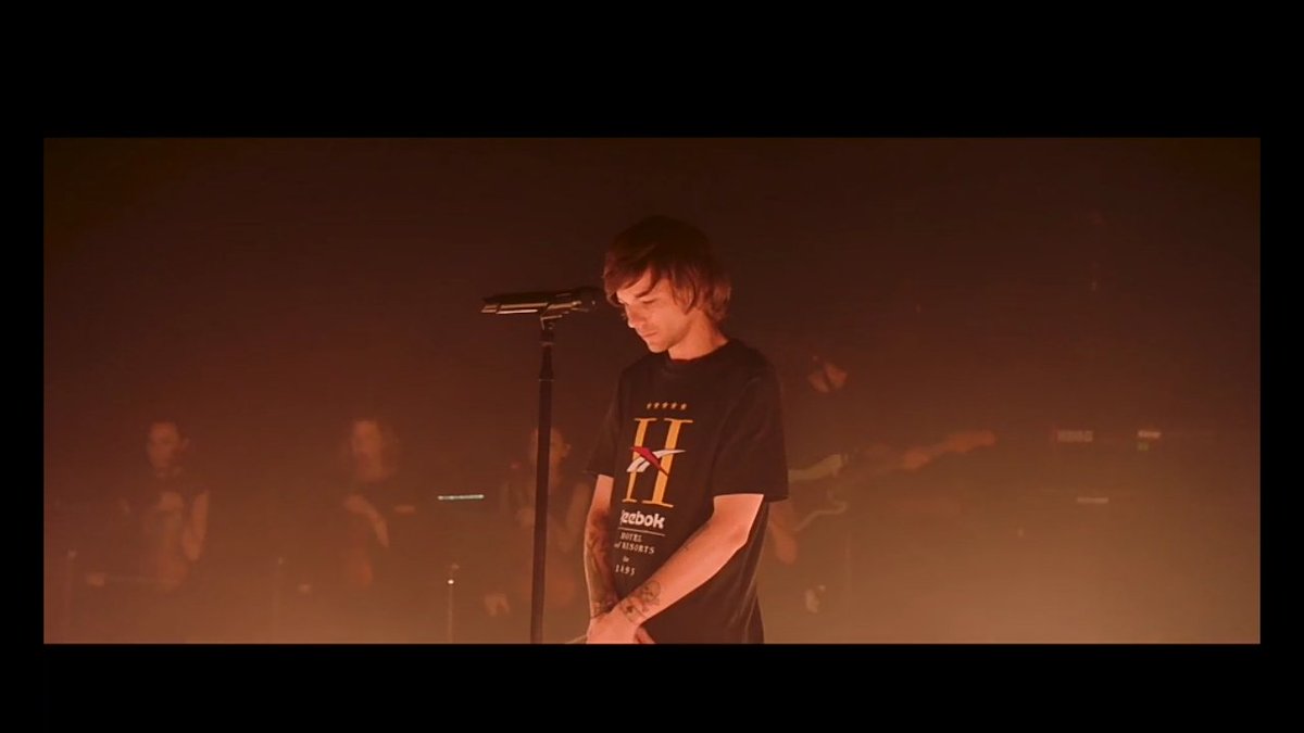 AmaraXPP_'s tweet photo. #LouisLivefromLondon
Louis con cabello largo es superior.💗 https://t.co/DZm5obrsSw