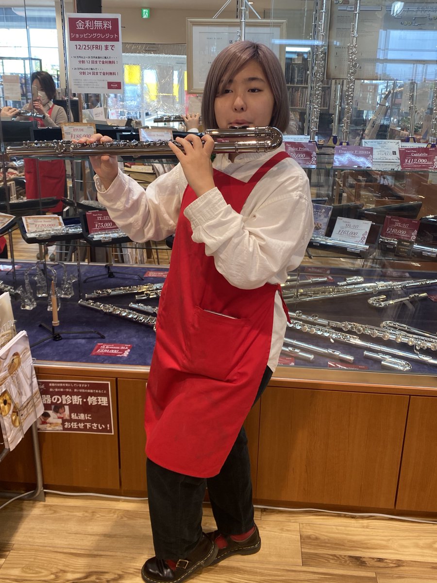 管楽器専門店 Brasstek ブラステック Brasstrk富山 本日フルートフェア最終日です ホルン吹きスタッフが ゲマインハート の ブラックアルトフルート に初挑戦してみました 真剣な眼差しと癖強すぎな立ち方 気になる方は是非遊びに来て