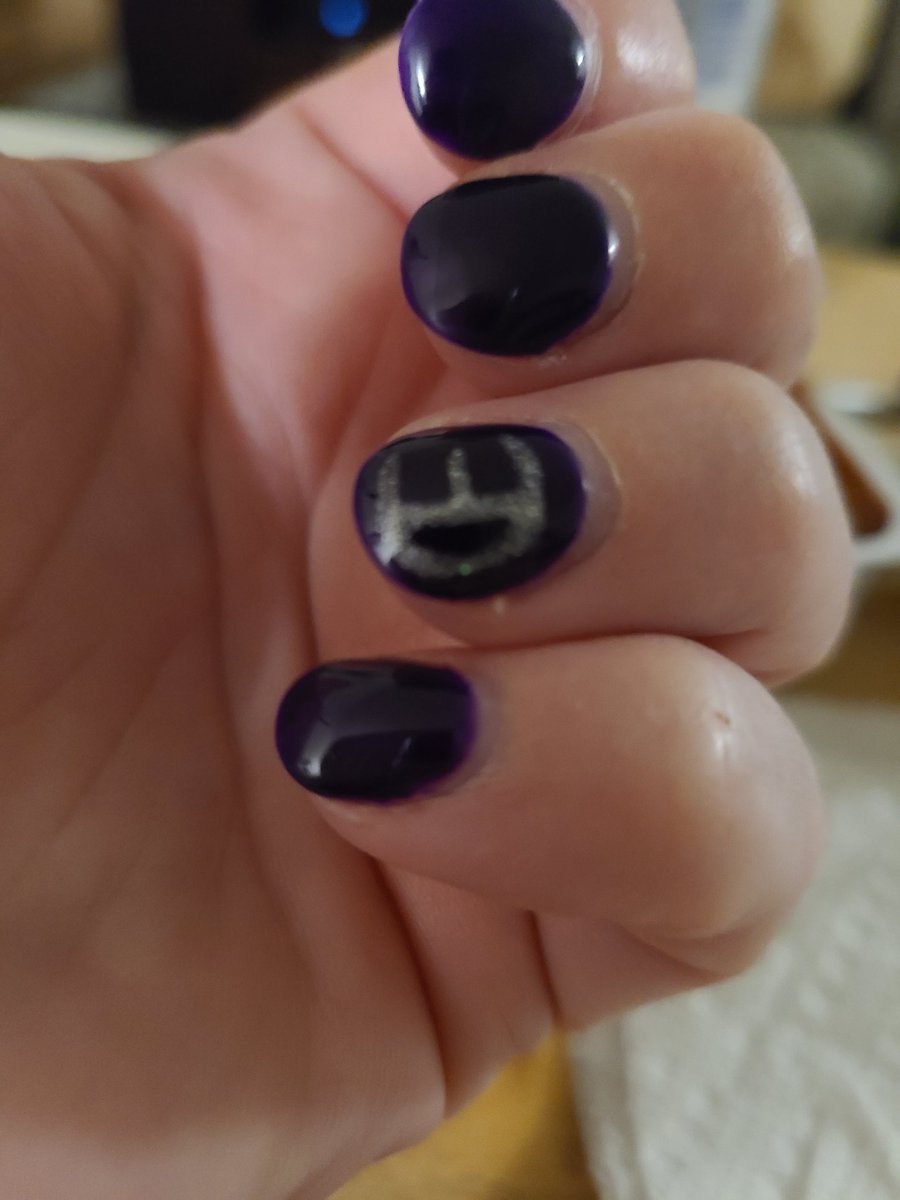 KimRathbone's tweet photo. @caesarbird @CharlesEsten @BackHomeLA 😁 I hadn't noticed before, but @deborahjshelton and I got #ChipTips in Alexandria before @thebirchmere. Now my ring fingers #smile at me daily lol 😆💅🖐 https://t.co/KaAReXb819