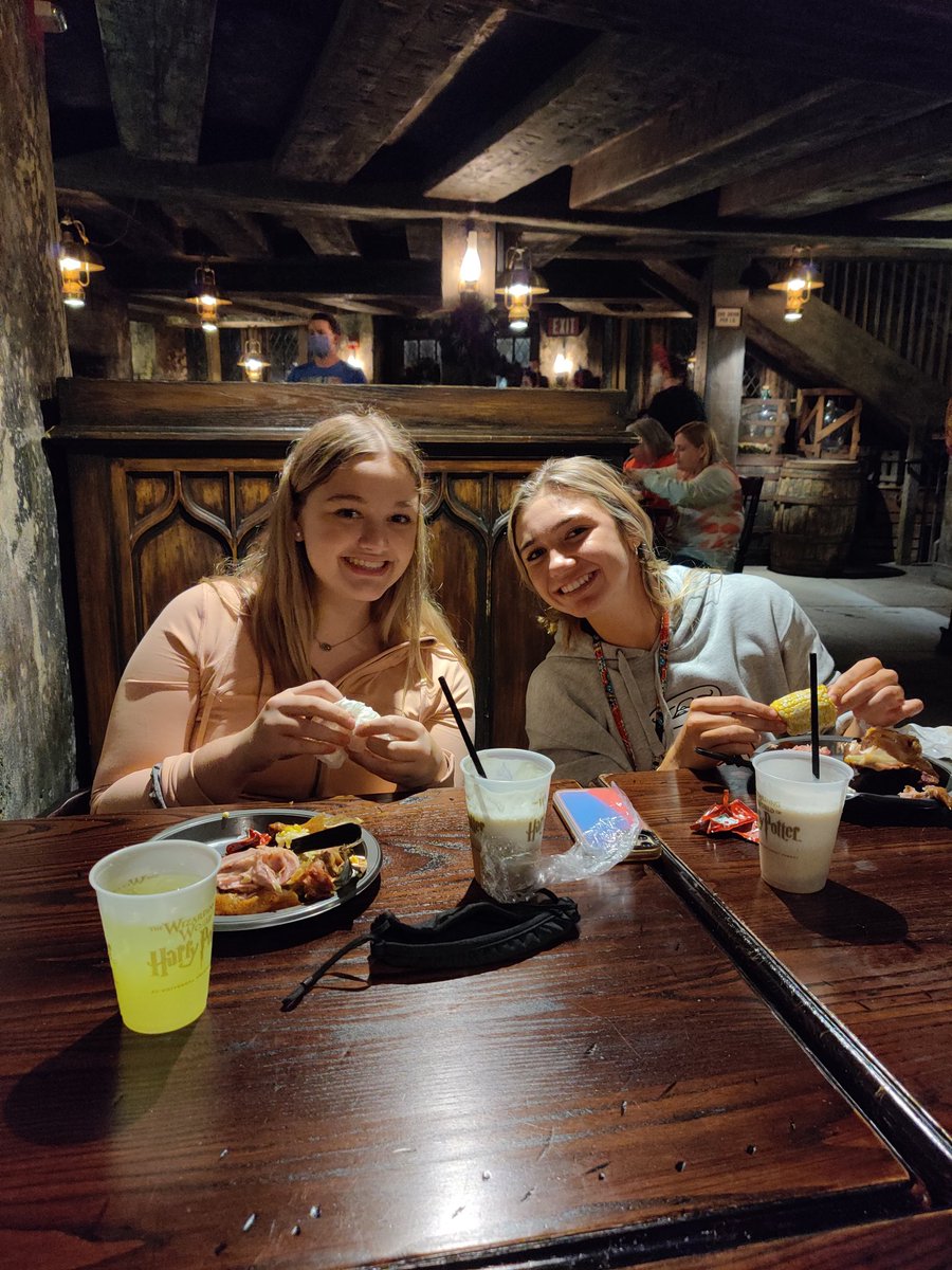 Can't get enough of the exclusive access, food and attractions! #OIMeetup #universalorlando