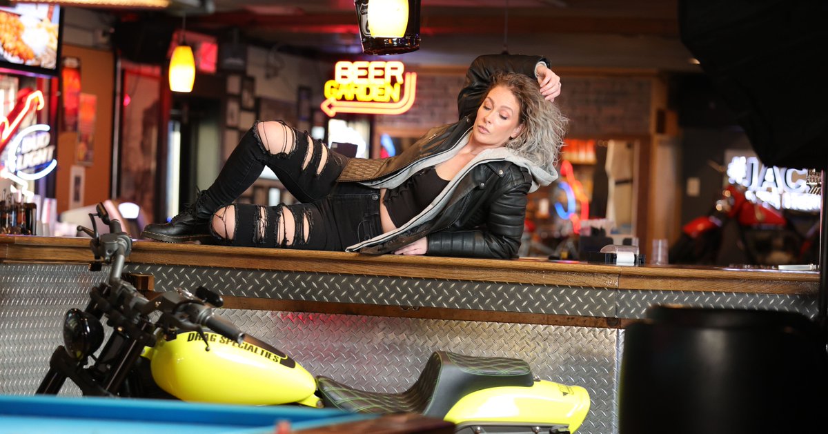 OfficialZ1R's tweet image. This is one way to make sure nobody messes with your bike while you are inside. #RideZ1R #vtwinlife #motorcycleperformance #bikersofinstagram #ridemore #softailnation #ridefree #bikersofinsta #dynaholic #dynaholics #custompaint