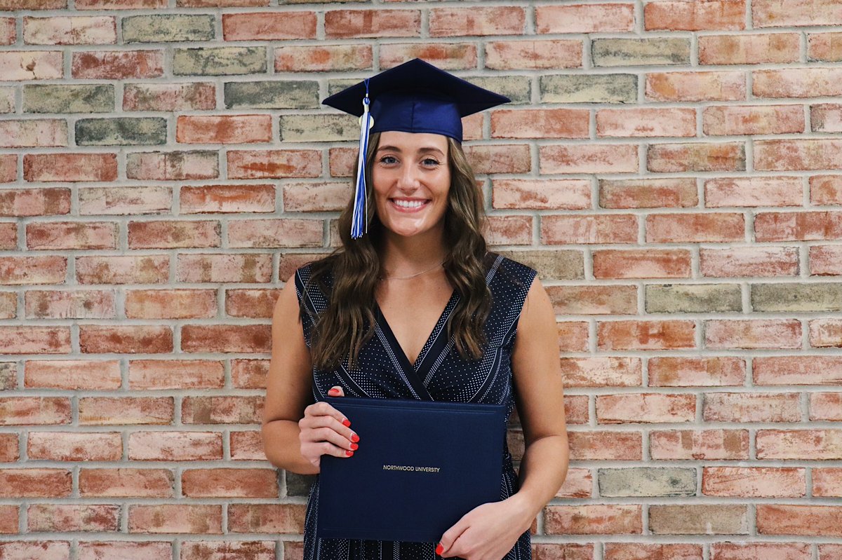 NorthwoodWBB's tweet photo. Congratulations to @BrookeDitto on graduation day! Looked a little different, but @NorthwoodU sure did make the most of it. We are so proud of you Brooke! #GoMAD https://t.co/I4iiRXaq1C
