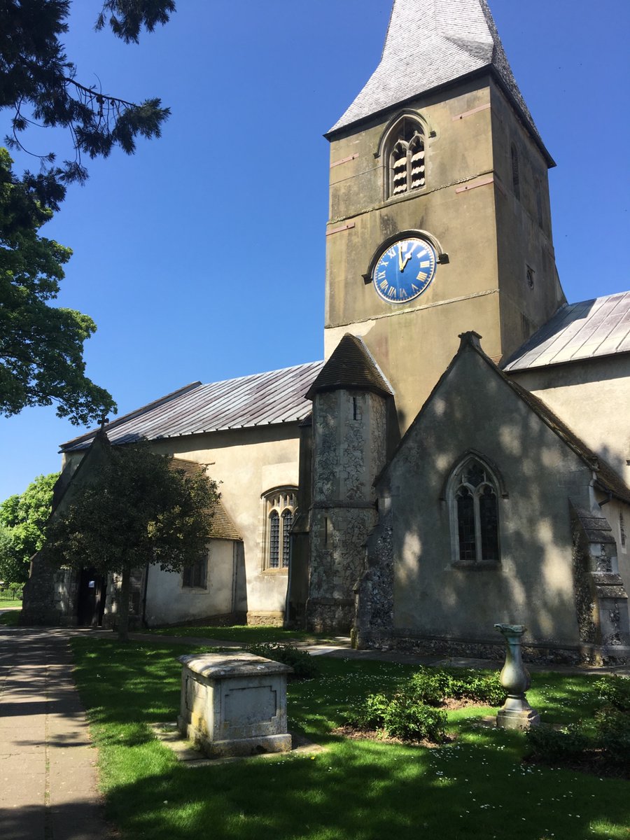  #OTD 1643, despite winter quarters, Sir William Waller's parliamentarians attacked royalist Alton.Battle focussed around the church of St Lawrence's & the graveyard, where the royalist infantry made a last stand. Signs of the desperate struggle can still be seen today ... 1/3