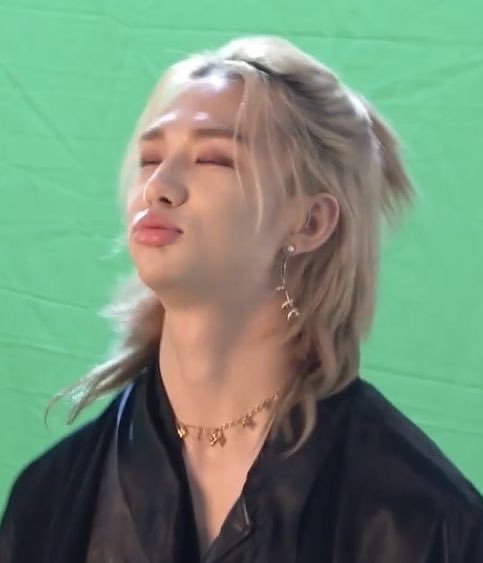 skzpeaxh's tweet photo. — the power Hyunjin holds; a powerful thread 🔥✨
#StrayKids #skz https://t.co/obLUAiHYLH