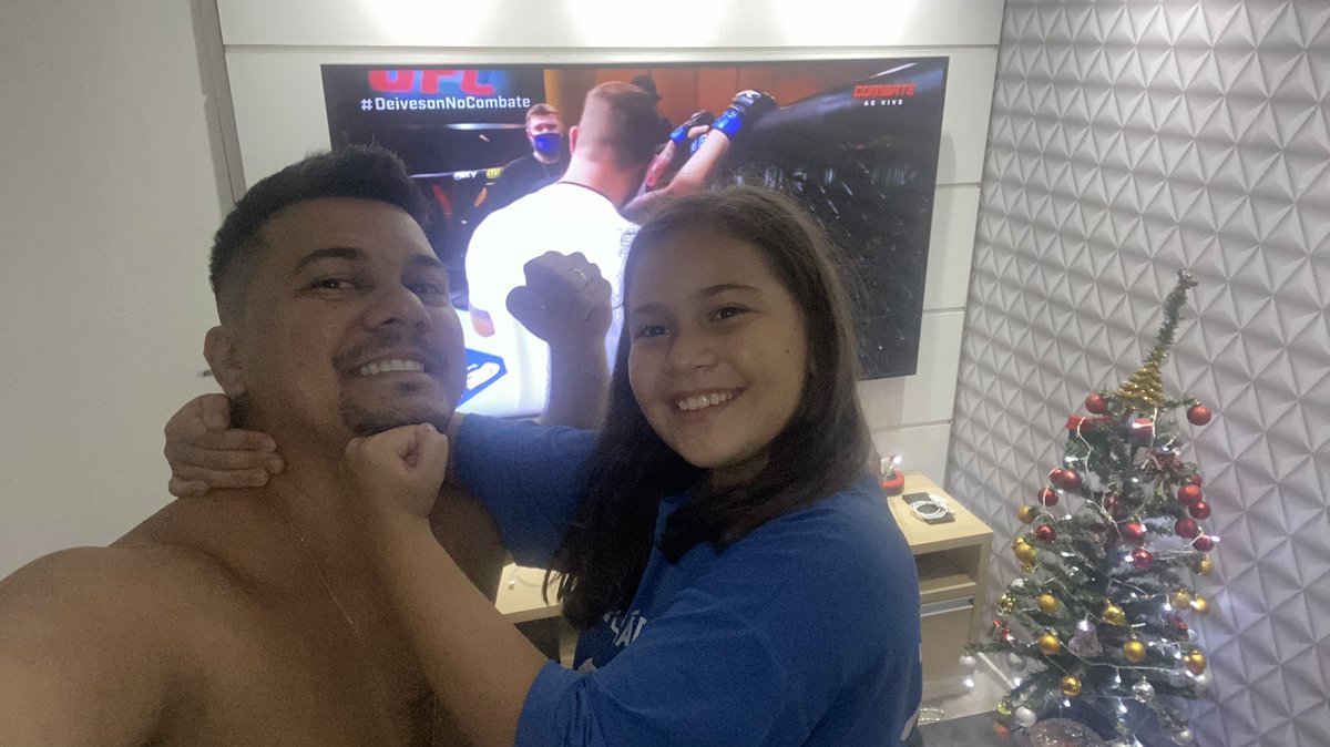 elves7's tweet photo. #DeivesonNoCombate Melhor parte da noite é curtir as lutas no canal Combate com a minha princesa 👸 Emilly Marcela! #EquipeF5 SãoLuís/MA 🥋Oss https://t.co/uSZ5f5jy0M