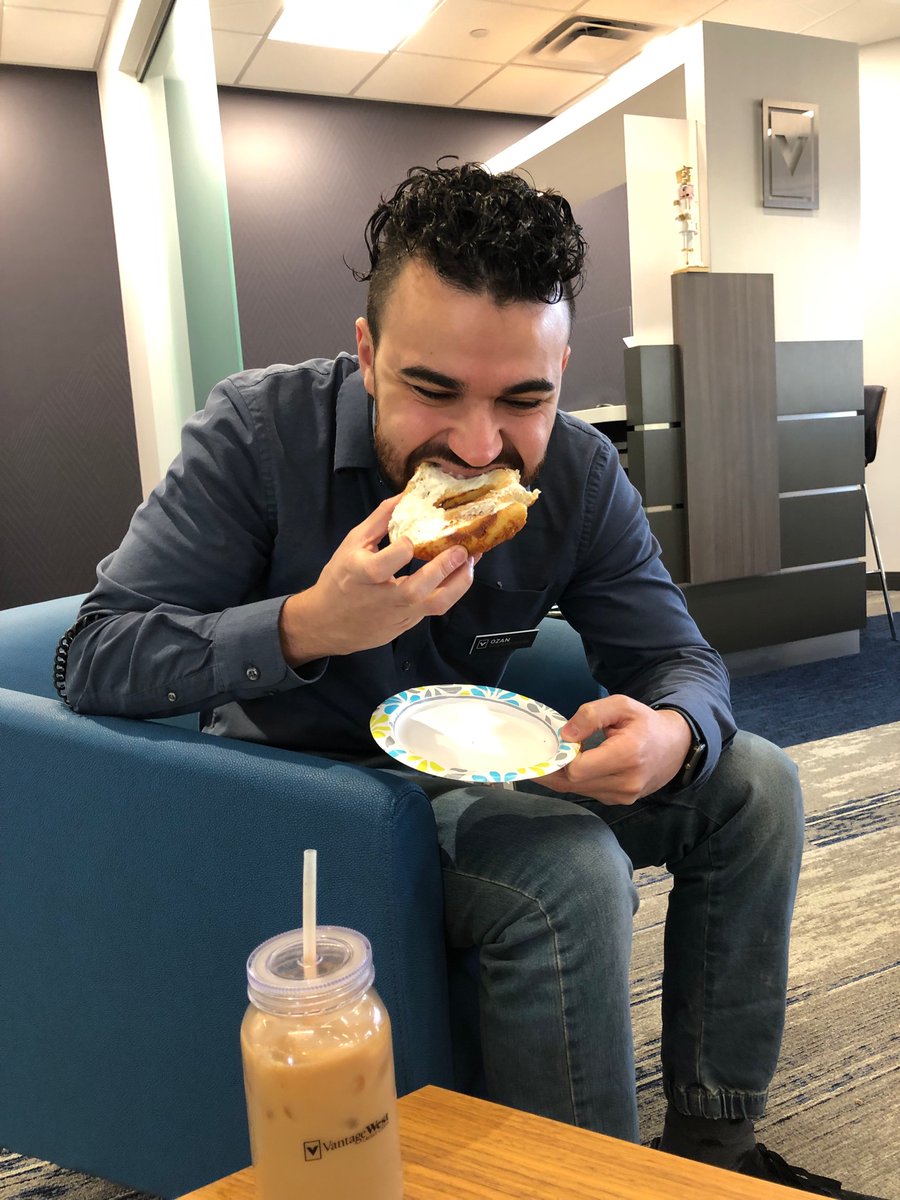 rtramirez48's tweet photo. Day 2 of the 12 Days of Christmas for the @VantageWestCU  Cooper Square elves. They received a savory treat, a bagel from Bagel Nosh complete with cream cheese. Thanks go out to the @BagelNoshGilbertAZ crew for always serving awesome “nosh”.  #localbusiness, #gilbertaz https://t.co/THzBBrHl4L