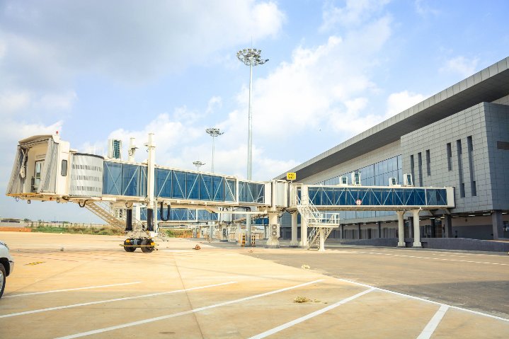 ajayidavid0811's tweet photo. This is the New Lagos International Mega Terminal. It is expected to commence operations by February 2021. The BRT bus system and Lagos Red light rail system will be linked to this terminal.

#ADAKS #TheSmartCity #GodBlessNigeria https://t.co/VKulaXzvD0