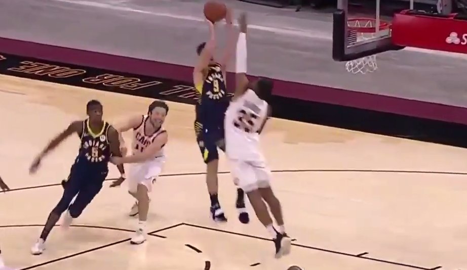 【影片】極限一攻一防！騎士菜鳥0.3秒打進2+1，生涯首秀就上演絕殺！-黑特籃球-NBA新聞影音圖片分享社區