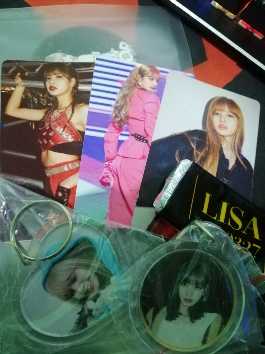 _underaspell_'s tweet photo. Look what arrived today 👀😌

#LISA #BLACKPINk @BLACKPINK @ygofficialblink 
@luvvblackpink @BlinksWithLuvv @ShopAt_LUVVBP https://t.co/WVlkvDKZJO