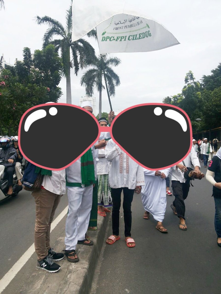detektive88's tweet photo. #KamiIndonesia #KamiPancasila #KamiBersamaFPI
Allahuakbar โ https://t.co/TKLCuJaOjP