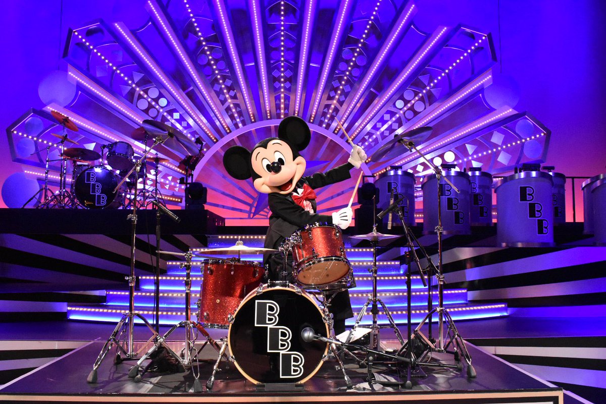 mickey____suki's tweet photo. BBBバケパ…最高でした🥺🥺💕💕
席着いたらまさかのドセンの最前で…ドラム演奏するミッキーが登場した瞬間もう滝涙😭想像してたよりもたくさんお話できてエアハグもしてもらえたし、ねっとり撫で上げ見れたし最高に幸せな思い出になった😭 https://t.co/PvBqnPrqKu