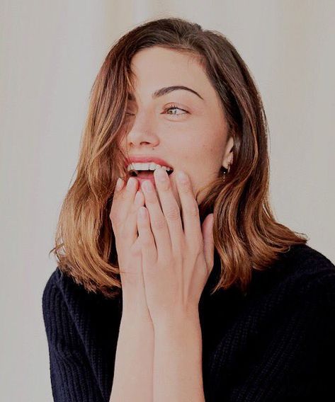 stylezhell's tweet image. O sorriso dela me desmonta inteiro...