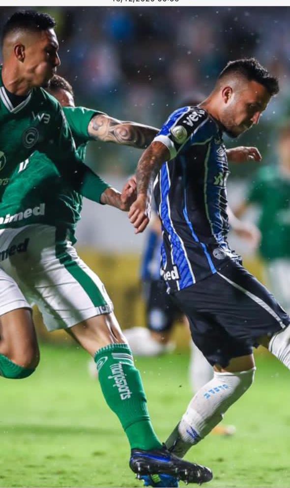 Falta por cima e por baixo. Escolham o local do pênalti.