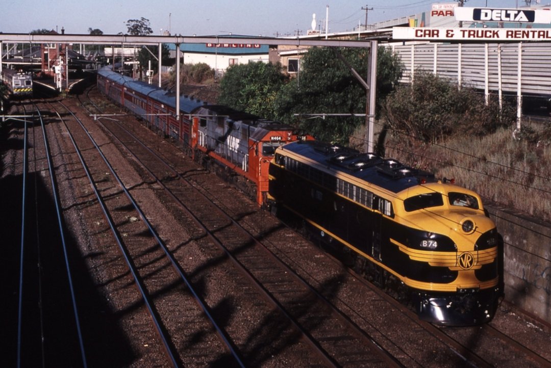 Footscray 8120 Up Overland Express B 74 N 464 Last Broad Gauge OverlandWeston Langford 1 March 1995 https://www.westonlangford.com/images/photo/119768/