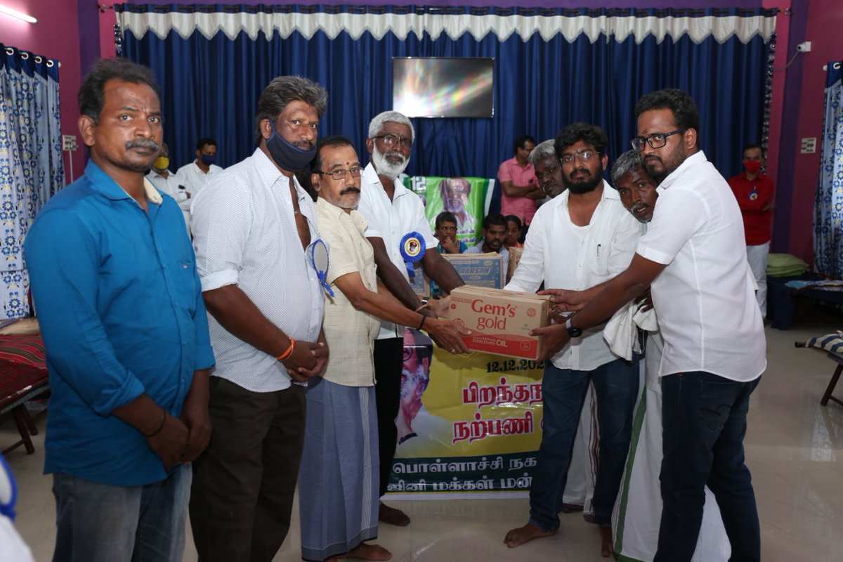 RmmPollachi's tweet photo. கோவை மாவட்டம் பொள்ளாச்சி நகர RMM சார்பாக மக்கள் தலைவரின் 70 வது பிறந்தநாள் விழா கொண்டாடப்பட்டது.

நற்பணிகளின் தொடர்ச்சியாக
Bright Home ஆதரவற்றோர் மற்றும் முதியோர் காப்பகத்திற்கு  அரிசி மற்றும் மளிகை பொருட்கள் வழங்கப்பட்டன.
@rajinikanth @RIAZtheboss
@mayavarathaan

#HBDRajiniKanth https://t.co/JtQlta6lSH