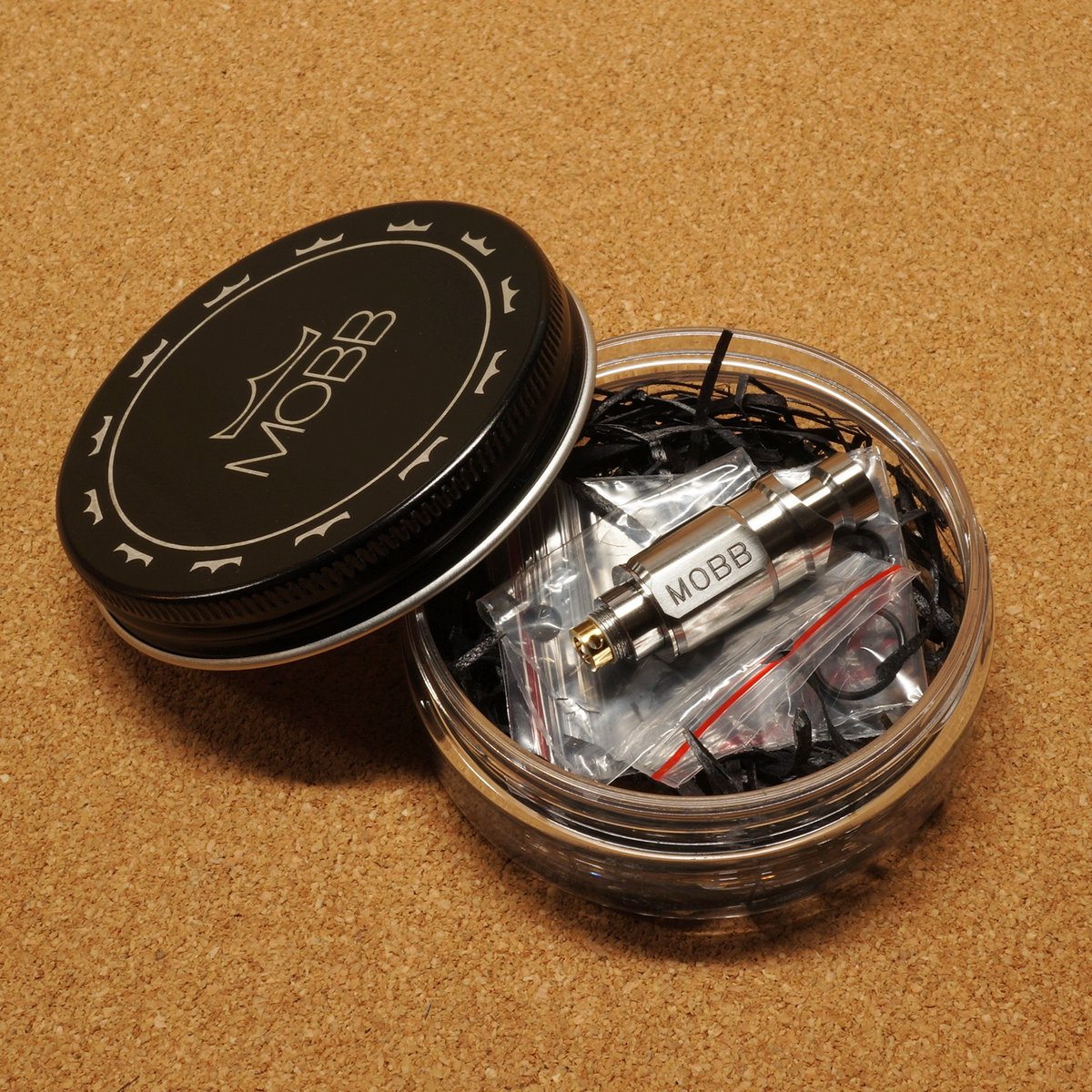 VAlphaline's tweet photo. Monarchy Vapes｜MO’BB RBA SS 入荷！入手難易度の高さで知られるポーランドの逸品。貴重な新品・未使用品ですので、探されていた方は是非お見逃し無く！😋😘😜 DM大歓迎。#MonarchyVapes #Mobb #RBA #SS #Billetbox #Bororba #Derlo #HighEnd #Vape #vape好きな人と繋がりたい #vape放出 https://t.co/9S7ZudmD55