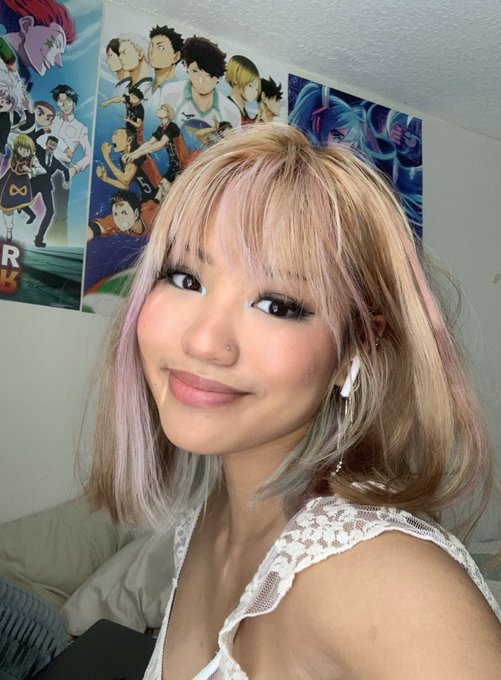 Watch v ♡ (⇀ 3 ↼)'s leaked NSFW photo on TwXstars