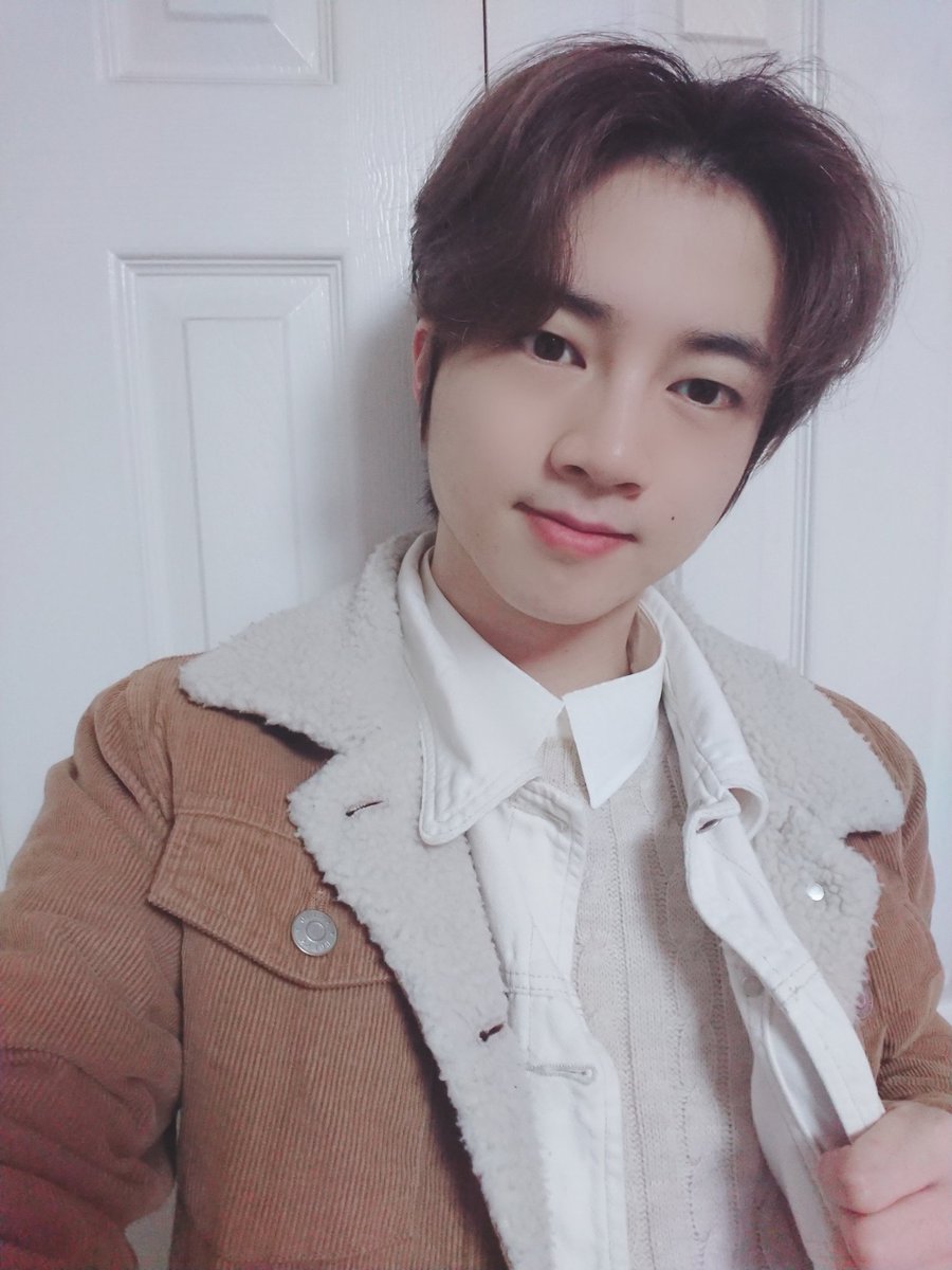 black6ix_twt's tweet photo. [YeY]

오늘 눈이 내려서 ❄️ 여러분이 너무 보고 싶어요😭 ♥
그래서 아이스크림을 먹을게요(🤔) 
I love you 💕 I miss you 🤗
#예이 #YEY 
#BLACK6IX #블랙식스 #BLACKPEARL #블랙펄 
#YEJUNPARKER #superpower #real #SpiderMan https://t.co/BeI6YoCpL6