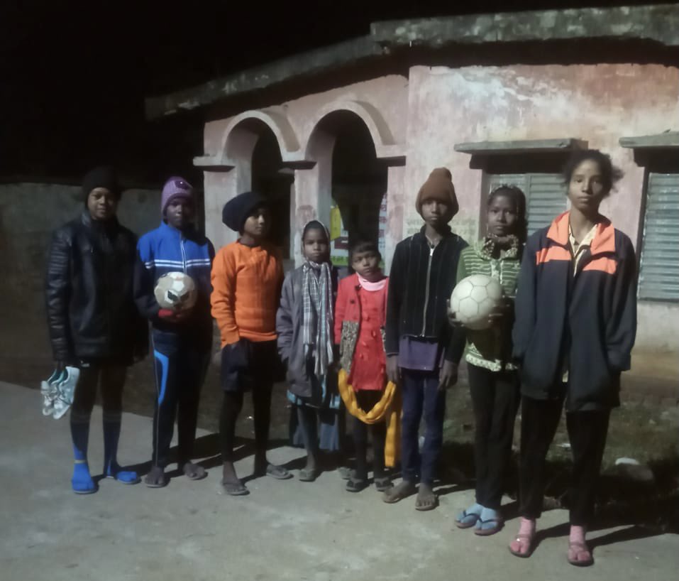 aahanfdn's tweet photo. #AahanBravehearts never miss their football practice even when this means waking up at 3.30 am. Please support them by donating shoes, football kits etc so that they can continue. Details are at https://t.co/Tk0wMR9eLs https://t.co/i2aBNofl5y